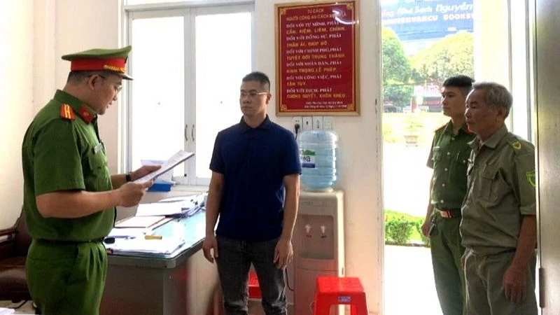Cơ quan điều tra thi hành quyết định khởi tố bị can, lệnh bắt tạm giam đối với Nguyễn Quốc Vy Liêm.