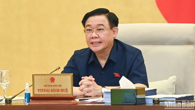 Chủ tịch Quốc hội Vương Đình Huệ phát biểu ý kiến trong phiên thảo luận về dự án Luật Di sản văn hóa (sửa đổi). (Ảnh: DUY LINH)