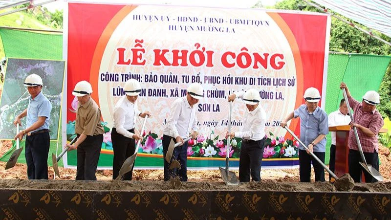 Lễ khởi công công trình bảo quản, tu bổ, phục hồi khu di tích lịch sử Lũng Đán Đanh tại xã Mường Chùm, huyện Mường La, tỉnh Sơn La.