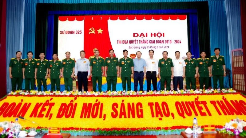 Các đại biểu dự Đại hội thi đua quyết thắng giai đoạn 2019-2024 của Sư đoàn 325, Quân đoàn 12. (Ảnh: Ngô Thức)