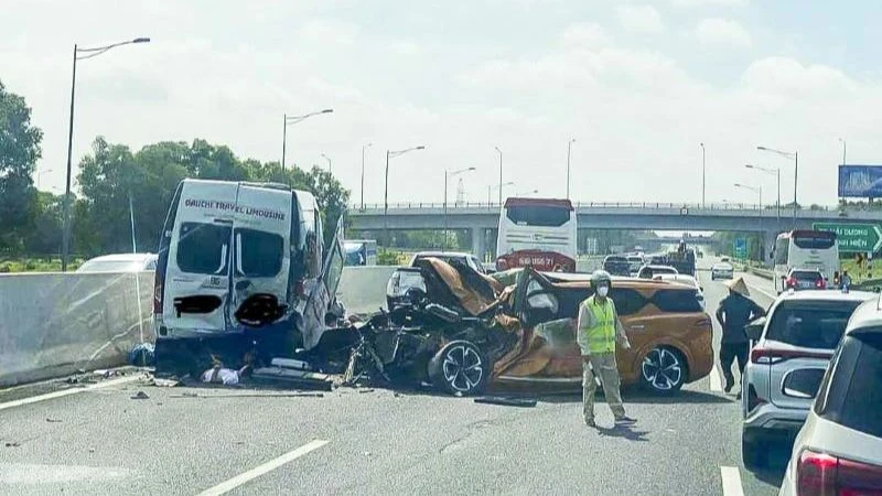 Hiện trường vụ tai nạn giao thông liên hoàn trên cao tốc Hà Nội-Hải Phòng ngày 11/7/2024, làm 2 người chết và 10 người bị thương. (Ảnh: CTV)