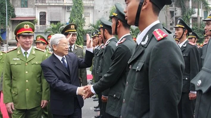 Tổng Bí thư Nguyễn Phú Trọng đến thăm, kiểm tra công tác ứng trực, sẵn sàng chiến đấu tại Bộ Tư lệnh Cảnh sát cơ động nhân dịp Tết Nguyên đán Bính Thân năm 2016.