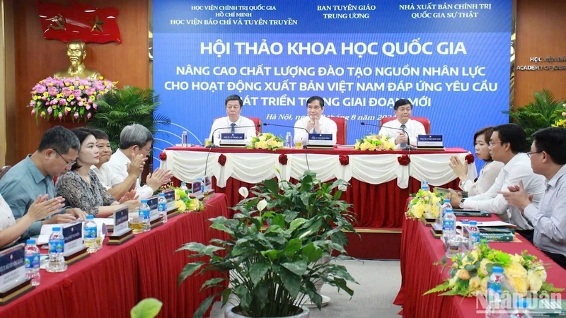 Hội thảo khoa học quốc gia về Nâng cao chất lượng đào tạo nguồn nhân lực cho hoạt động xuất bản. (Ảnh: LỮ MAI)