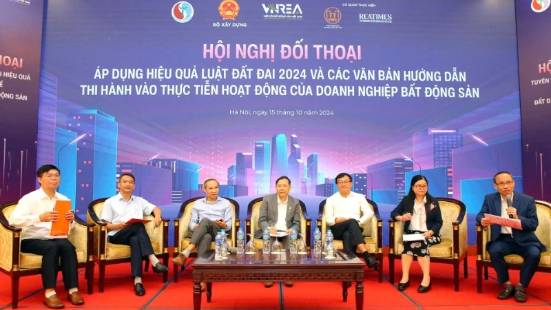 Các đại biểu tham dự đối thoại tại hội nghị.