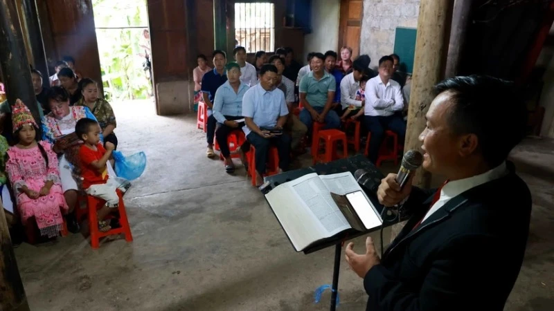 Quang cảnh sinh hoạt tôn giáo của đồng bào người Mông theo đạo Tin lành tại Cao Bằng (Nguồn: TTXVN)