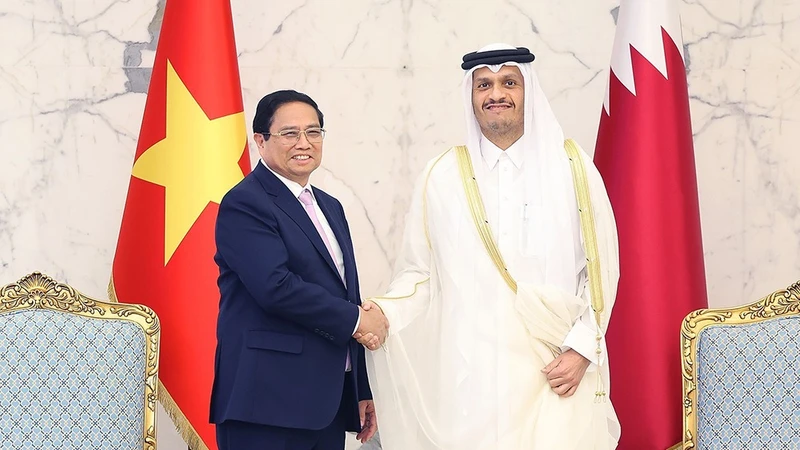 Thủ tướng Phạm Minh Chính hội đàm với Thủ tướng Nhà nước Mohammed bin Abdulrahman bin Jassim Al Thani. (Ảnh: TTXVN)