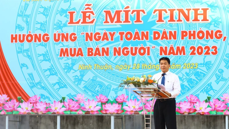 Đồng chí Nguyễn Long Biên, Phó Chủ tịch Ủy ban nhân dân tỉnh, Trưởng Ban Chỉ đạo 138 tỉnh Ninh Thuận phát biểu chỉ đạo tại buổi lễ.