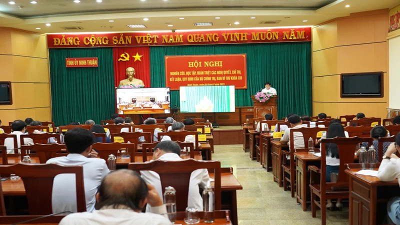 Quang cảnh điểm cầu chính của hội nghị tại hội trường Tỉnh ủy Ninh Thuận.