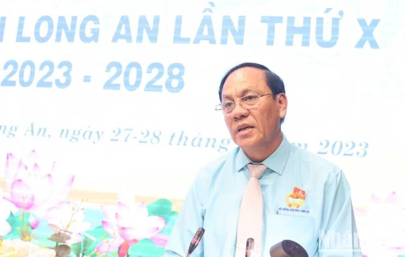 Chủ tịch Hội Nông dân tỉnh Long An Lê Văn Hùng phát biểu khai mạc Đại hội. 