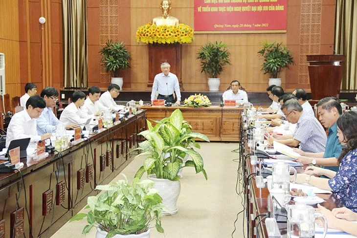 Đồng chí Nguyễn Hòa Bình phát biểu chỉ đạo tại buổi làm việc.