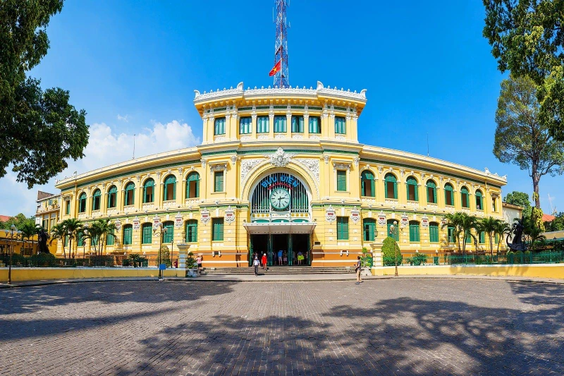Bưu điện Thành phố Hồ Chí Minh - một điểm tham quan hấp dẫn tại Thành phố (Ảnh: Expedia)