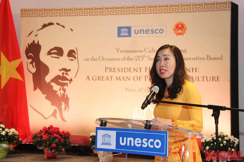 Trợ lý Bộ trưởng Ngoại giao Lê Thị Thu Hằng phát biểu tại sự kiện tôn vinh Chủ tịch Hồ Chí Minh ở Trụ sở UNESCO. (Ảnh" MINH DUY) 