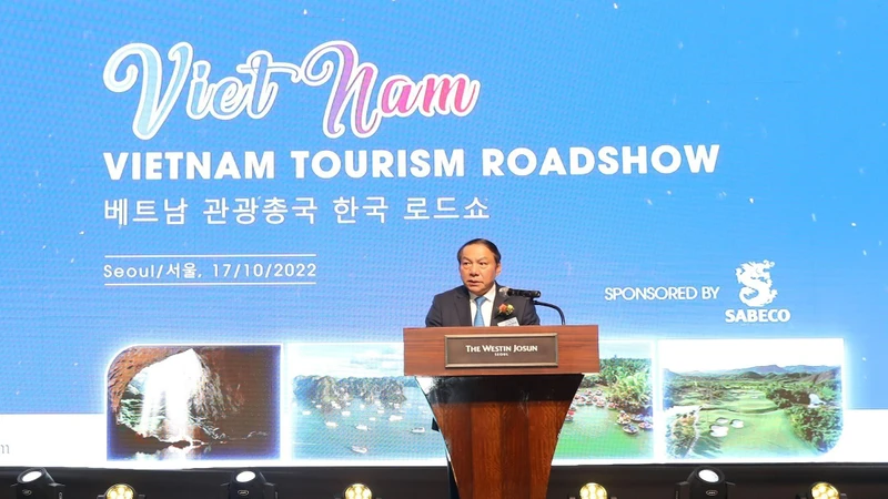 Bộ trưởng Nguyễn Văn Hùng phát biểu khai mạc buổi Hội thảo. (Ảnh: Bộ Văn hóa, Thể thao và Du lịch) 