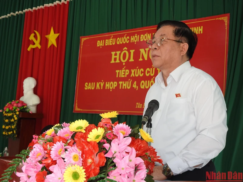 Đồng chí Nguyễn Trọng Nghĩa phát biểu tại hội nghị.