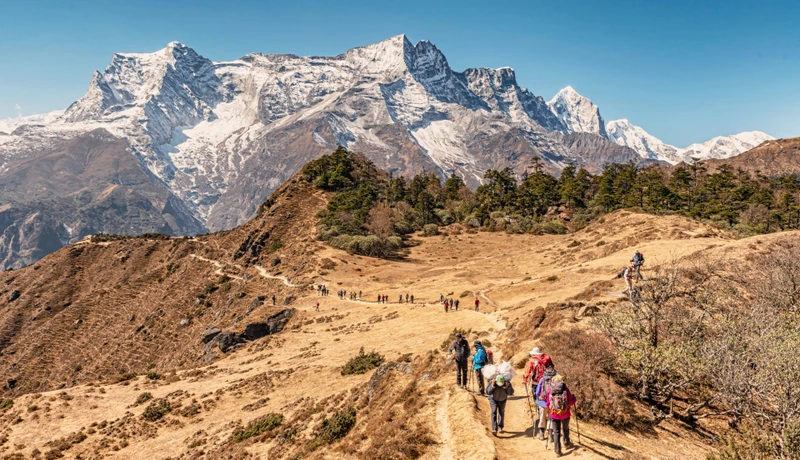 Từ 1/4, du khách nước ngoài không được phép du lịch đi bộ đường dài tự túc ở các khu vực xa xôi của Nepal. (Ảnh: EscapeHimalaya) 