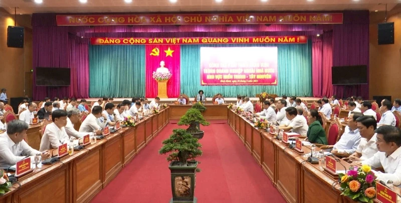 Quang cảnh Hội thảo về công tác phát triển đảng viên trong doanh nghiệp ngoài nhà nước khu vực miền trung - Tây Nguyên tại Bình Định