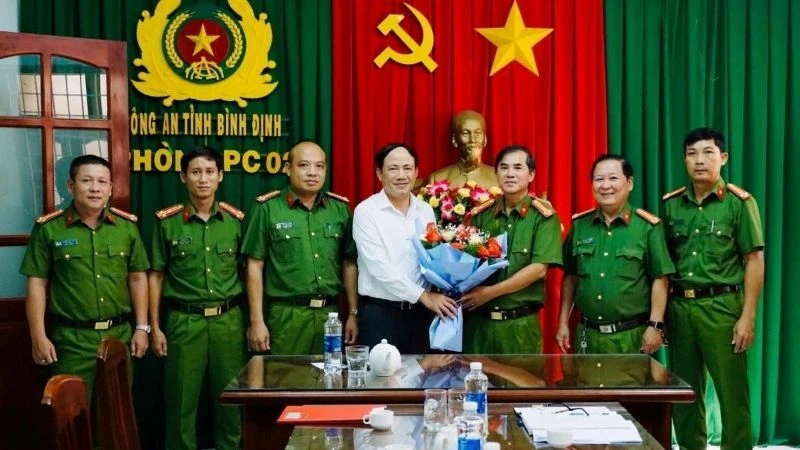 Chủ tịch UBND tỉnh Bình Định Phạm Anh Tuấn thăm, biểu dương thành tích xuất sắc của Phòng Cảnh sát hình sự (Công an tỉnh).