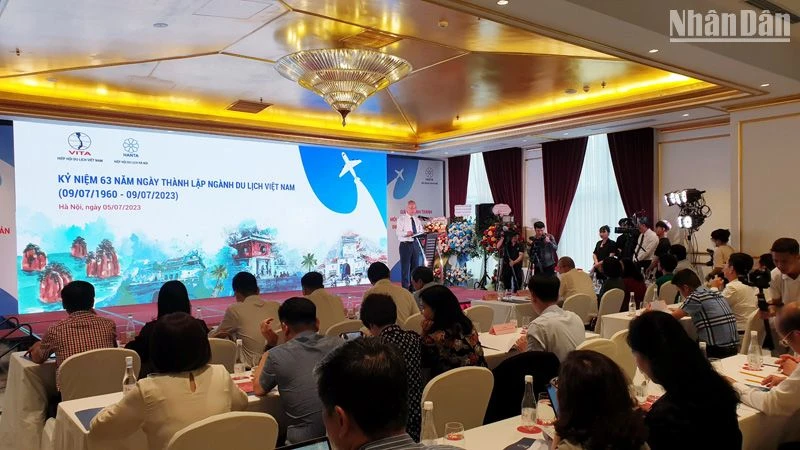 Ông Vũ Thế Bình Chủ tịch Hiệp hội Du lịch Việt Nam phát biểu tại hội nghị. (Ảnh: T.LINH)