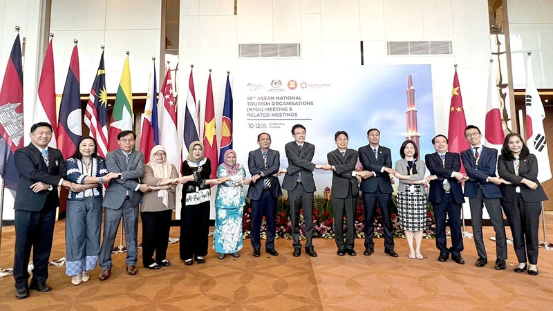 Trưởng đoàn cơ quan du lịch quốc gia ASEAN+3 dự hội nghị. (Ảnh: Cục Du lịch Quốc gia Việt Nam) 