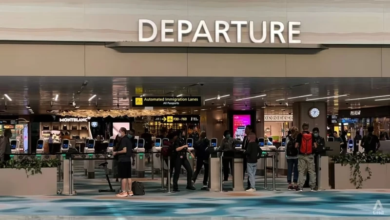 Bắt đầu từ năm 2024, sân bay Changi của Singapore sẽ triển khai thủ tục thông quan tự động, không cần hộ chiếu. (Ảnh: CNA)