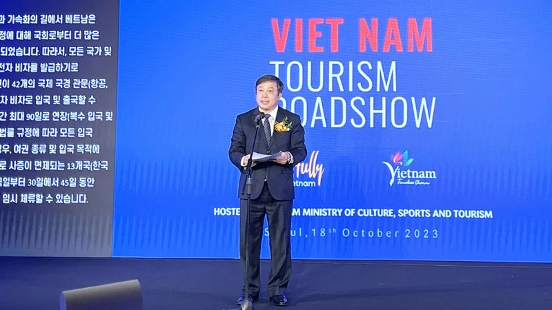 Thứ trưởng Văn hóa, Thể thao và Du lịch Đoàn Văn Việt phát biểu tại Chương trình. (Ảnh: Cục Du lịch Quốc gia Việt Nam) 