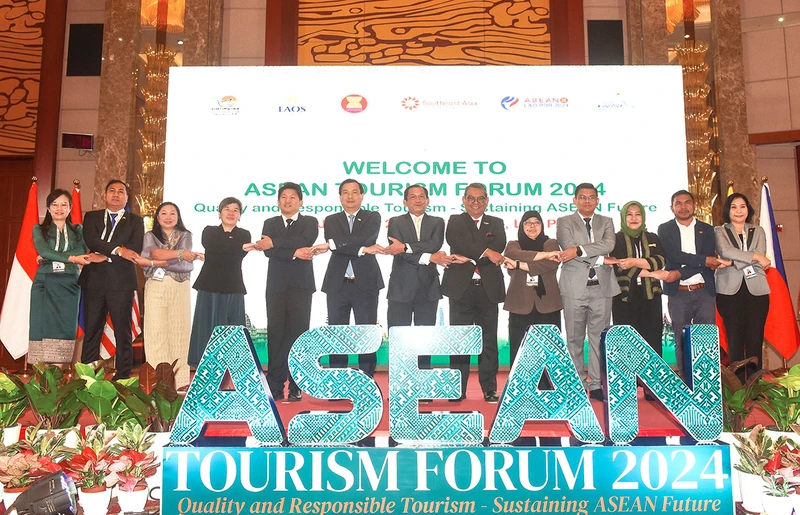 Lãnh đạo Cơ quan Du lịch Quốc gia các nước ASEAN tham dự Hội nghị (Ảnh: Cục Du lịch quốc gia Việt Nam) 