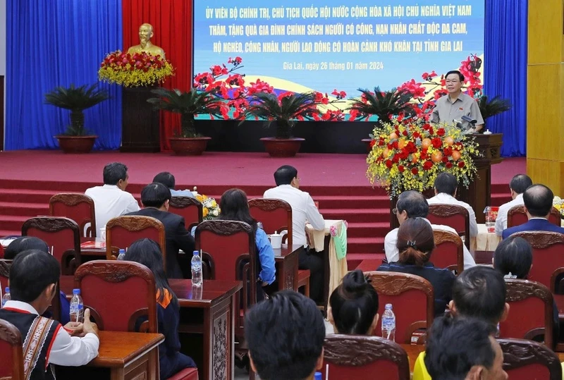 Chủ tịch Quốc hội Vương Đình Huệ phát biểu chúc Tết các đối tượng chính sách tỉnh Gia Lai. Ảnh: NHAN SÁNG/TTXVN
