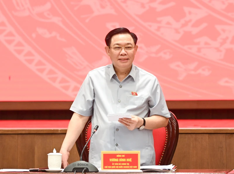 Chủ tịch Quốc hội Vương Đình Huệ phát biểu tại buổi làm việc với Ban Thường vụ Thành ủy Hà Nội. (Ảnh DUY LINH)