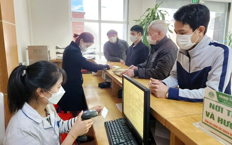 Ứng dụng công nghệ thông tin hỗ trợ người dân đến khám bệnh, chữa bệnh tại Trung tâm Y tế huyện Cẩm Khê (Phú Thọ).