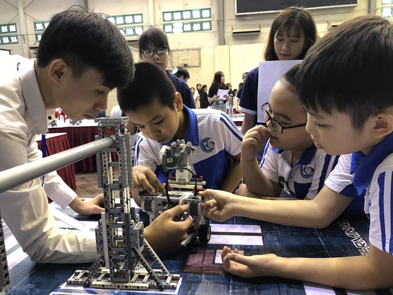 Hà Nội có số điểm về chỉ số đổi mới sáng tạo năm 2022 cao nhất trong 20 địa phương thử nghiệm. Trong ảnh: Học sinh Hà Nội tham gia Ngày hội Robocon.