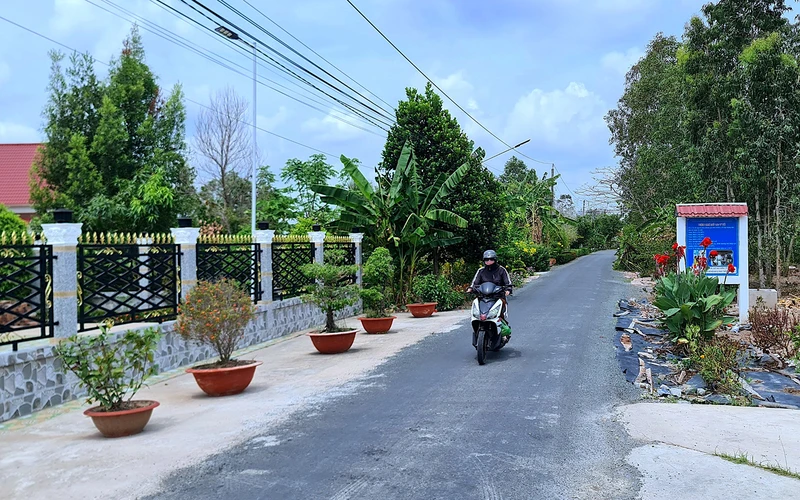 Lộ giao thông dọc theo chiều dài Xẻo Đước, ấp có đến hơn 70% số hộ khá, giàu thuộc xã Phú Mỹ (huyện Phú Tân, tỉnh Cà Mau).