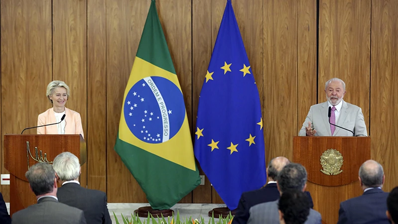 Chủ tịch EC và Tổng thống Brazil tại cuộc họp báo chung ở Brasilia.