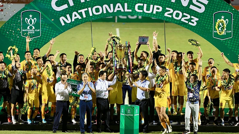 Niềm vui của đội bóng Đông Á Thanh Hóa khi đoạt Cúp quốc gia 2023 ngày 20/8 vừa qua. (Ảnh VPF)