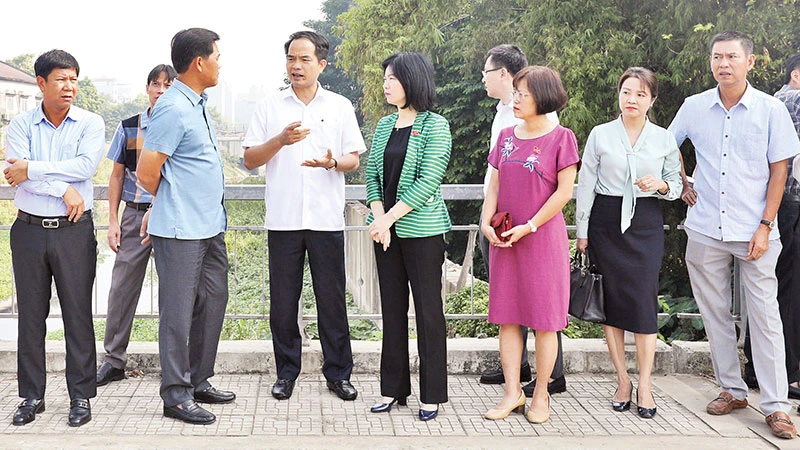 Lãnh đạo Hội đồng nhân dân thành phố Hà Nội giám sát dự án hệ thống xử lý nước thải Yên Xá.