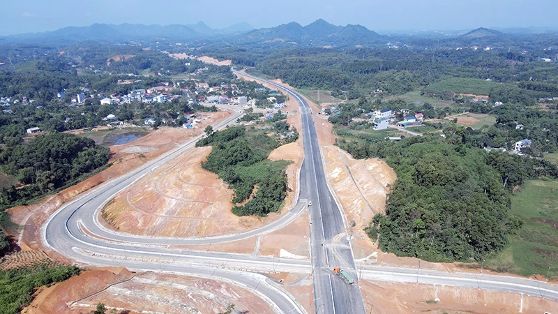 Toàn tuyến cao tốc Tuyên Quang-Phú Thọ đã cơ bản hoàn thành.