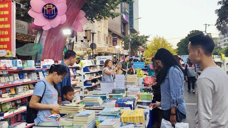 Các lễ hội sách tại Việt Nam thời gian qua thu hút sự quan tâm của bạn đọc và những người yêu thích sách.