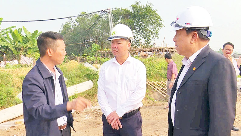 Ủy ban Mặt trận Tổ quốc Việt Nam thành phố Hà Nội kiểm tra công tác giám sát của Ban Thanh tra nhân dân, Ban Giám sát đầu tư cộng đồng tại huyện Mê Linh.