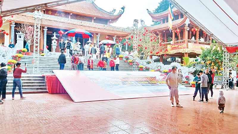 Lễ hội đình, đền, chùa Cầu Muối ở huyện Phú Bình với nghi lễ tâm linh truyền thống được khôi phục, hằng năm thu hút hàng chục nghìn du khách.