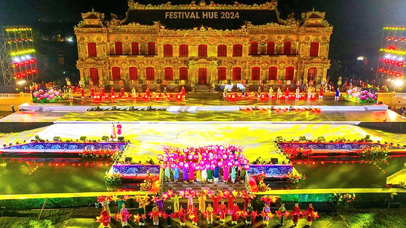 Tiết mục mở màn Chương trình khai mạc Tuần lễ Festival nghệ thuật quốc tế Huế 2024.