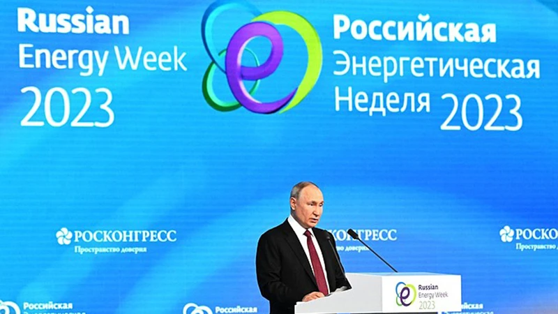 Tổng thống Nga Vladimir Putin phát biểu tại phiên toàn thể Diễn đàn quốc tế “Tuần năng lượng Nga”. (Ảnh: KREMLIN.RU)