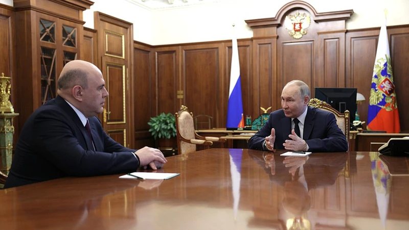 Tổng thống Putin gặp quyền Thủ tướng Nga Mikhail Mishustin trước khi ký sắc lệnh bổ nhiệm ông làm Thủ tướng. (Ảnh: KREMLIN.RU)