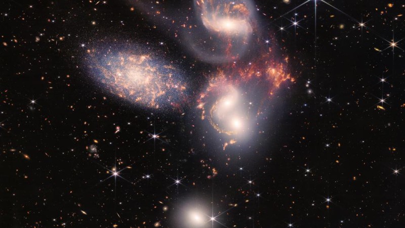 Kính thiên văn: Với kính thiên văn, bạn có thể nhìn thấy những thiên hà xa xôi và những ngôi sao lấp lánh trên bầu trời đêm. Bức ảnh liên quan đến kính thiên văn sẽ giúp bạn ngắm nhìn những vật thể huyền bí trong vũ trụ và khám phá những bí mật đằng sau chúng.