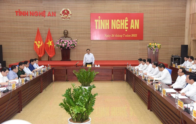 Thủ tướng Phạm Minh Chính làm việc với Ban Thường vụ Tỉnh ủy Nghệ An.