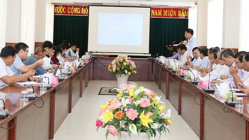 Quang cảnh buổi làm việc giữa Đoàn công tác Ủy ban Khoa học, Công nghệ và Môi trường của Quốc hội với lãnh đạo tỉnh Ninh Thuận.