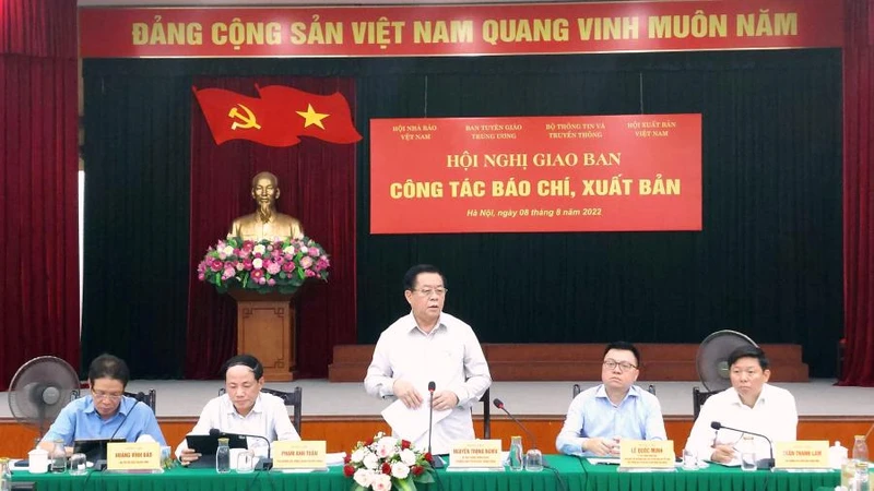 Đồng chí Nguyễn Trọng Nghĩa phát biểu kết luận Hội nghị.