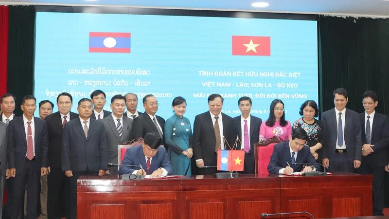 Lãnh đạo hai tỉnh Sơn La và Bokeo ký kết biên bản thỏa thuận hợp tác giai đoạn 2022-2024.