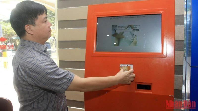 Bệnh viện Y học Cổ truyền tỉnh Thái Bình hiện đã đầu tư đồng bộ hệ thống hạ tầng kỹ thuật để triển khai thẻ khám, chữa bệnh thông minh, không dùng tiền mặt.
