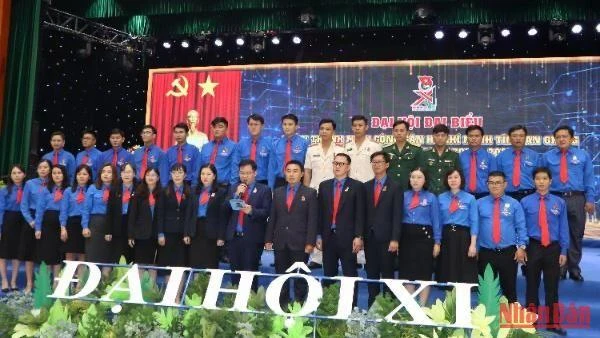 Ban Chấp hành Tỉnh đoàn An Giang khóa XI ra mắt Đại hội.