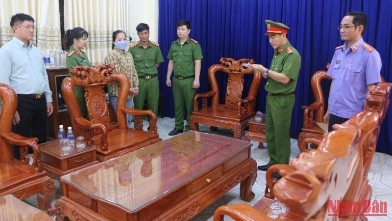 Cơ quan Cảnh sát điều tra Công an tỉnh Bình Phước đọc lệnh bắt bị can Trương Thị Hiệp.