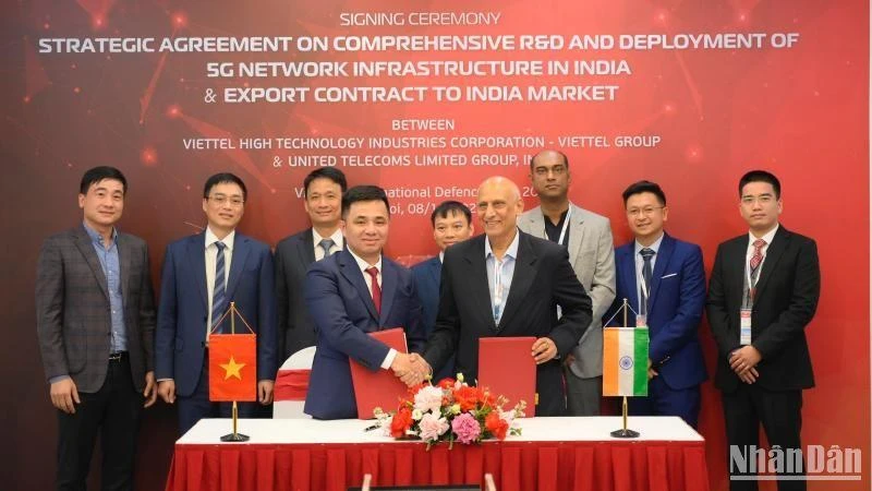 Lễ ký hợp đồng xuất khẩu thiết bị công nghệ cao giữa Tổng Công ty Công nghiệp Công nghệ cao Viettel và các đối tác Ấn Độ.